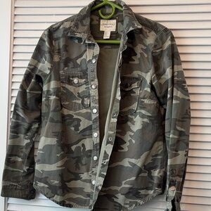 Forever 21 Green Camouflage lightweight Shirt Jacket snap closures